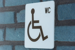 Hinweisschild für behindertengerechtes WC